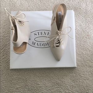 Lace up pointy toe bootie